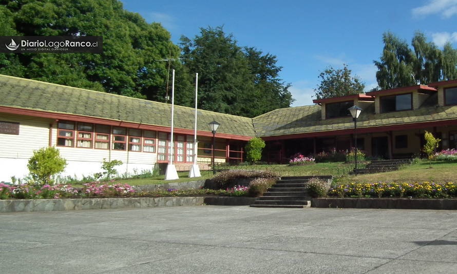 Salud, Educación y Municipalidad de Lago Ranco se suman a paro nacional 