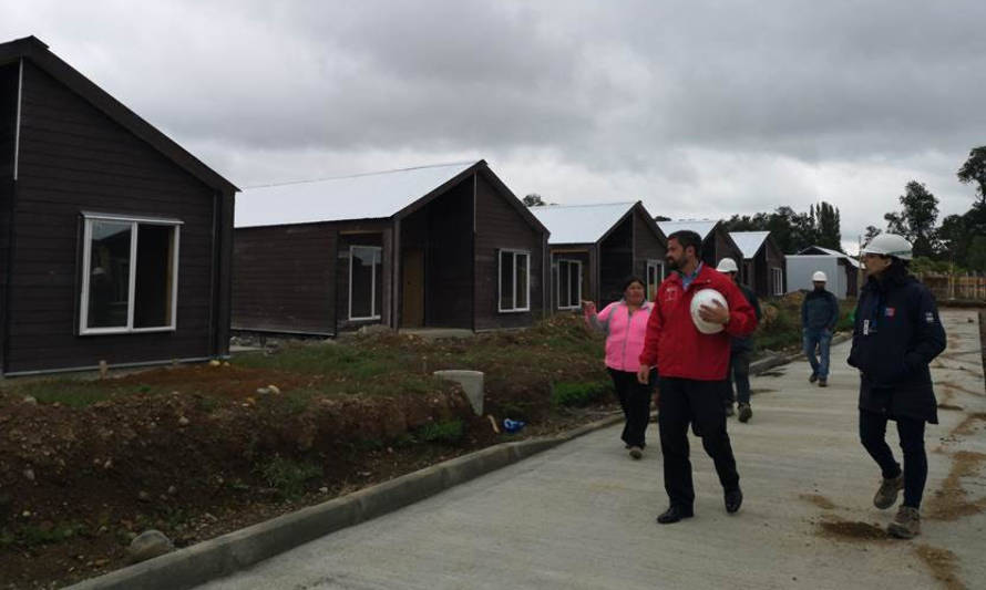 Seremi de Vivienda y vecinos constatan avances de conjunto habitacional Mi Casa en Ignao