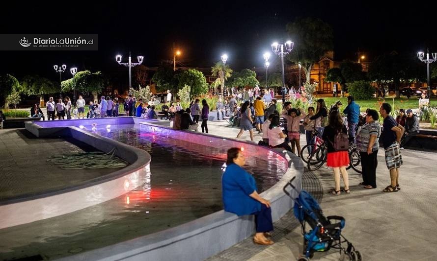 Familias riobueninos volvieron a disfrutar de una renovada plaza de armas