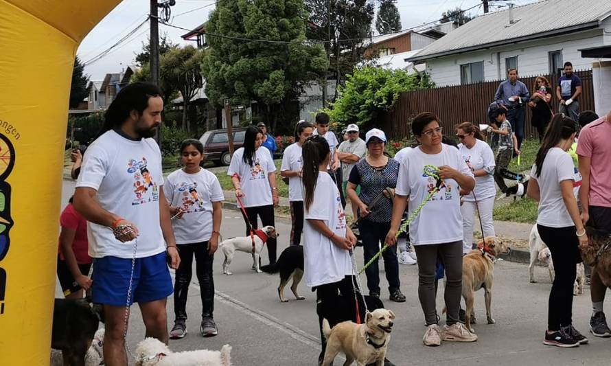 Familias corrieron con sus mascotas en Barrio Siete Lagos de Panguipulli