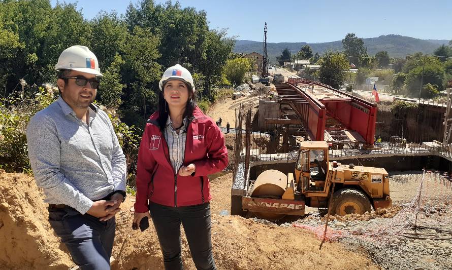 Con la instalación de vigas sigue avanzando construcción del nuevo
puente Collilelfu de Reumén