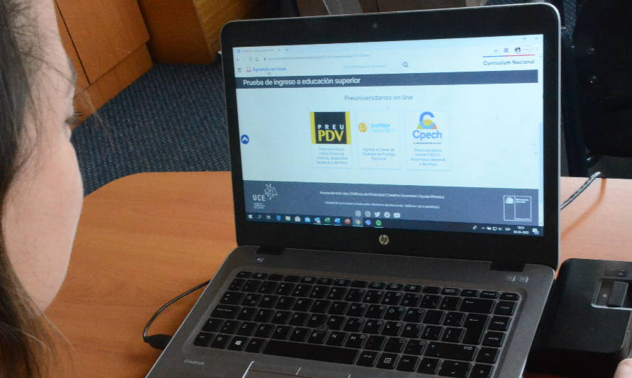 Estudiantes podrán acceder a preuniversitarios en línea y sin costo gracias al Mineduc