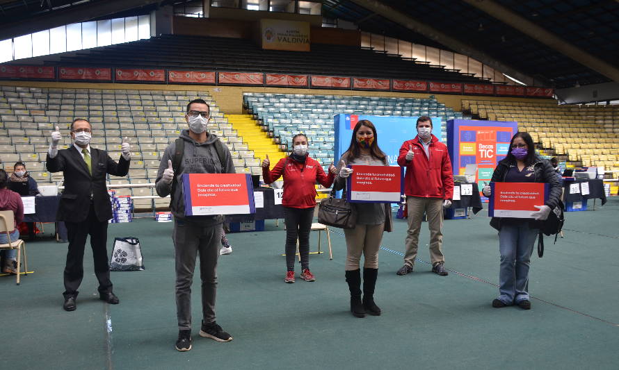 Se completó repartición de 3 mil 520 notebooks a estudiantes de Los Ríos