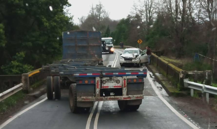 Corte de ruta Valdivia-Máfil por accidente en puente Iñaque