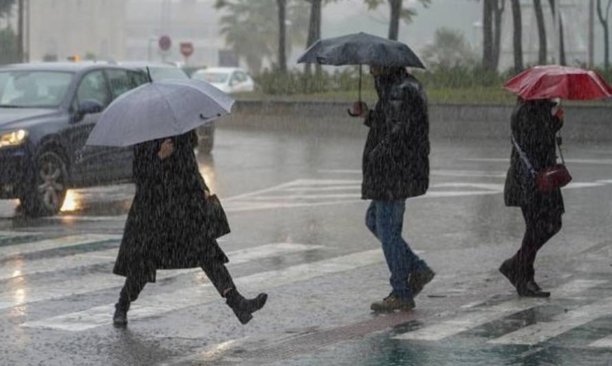 Anuncian viento y lluvia intensa para Los Ríos este jueves