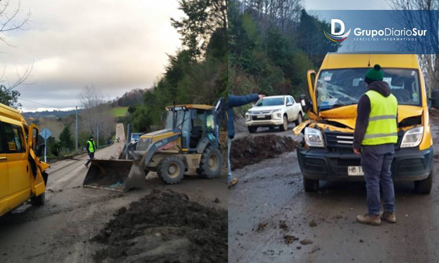 Furgón colisionó con pala de retroexcavadora en ruta Futrono-Llifén