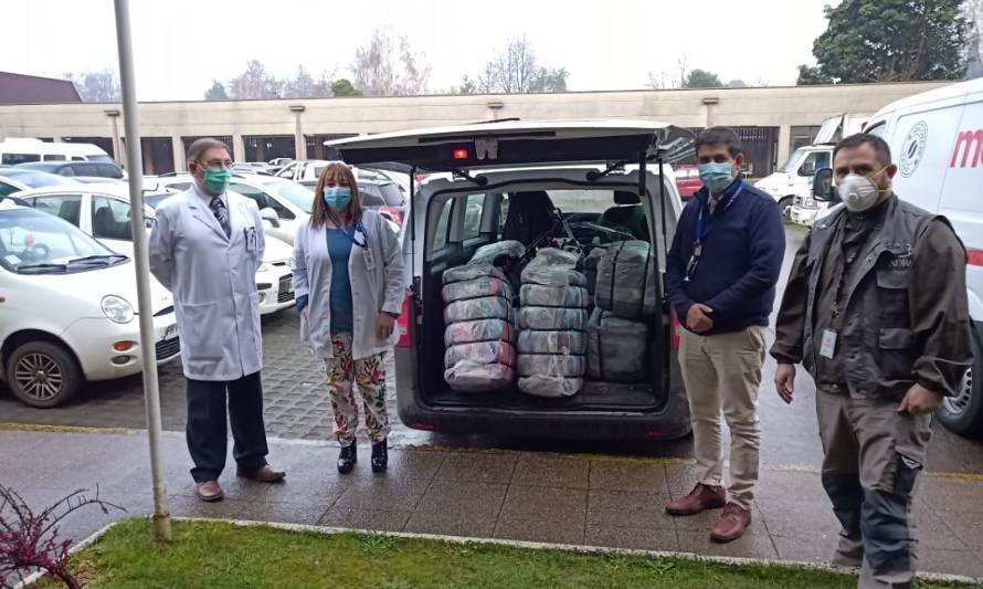 Entregaron donación de ropa clínica a Hospital Base Valdivia