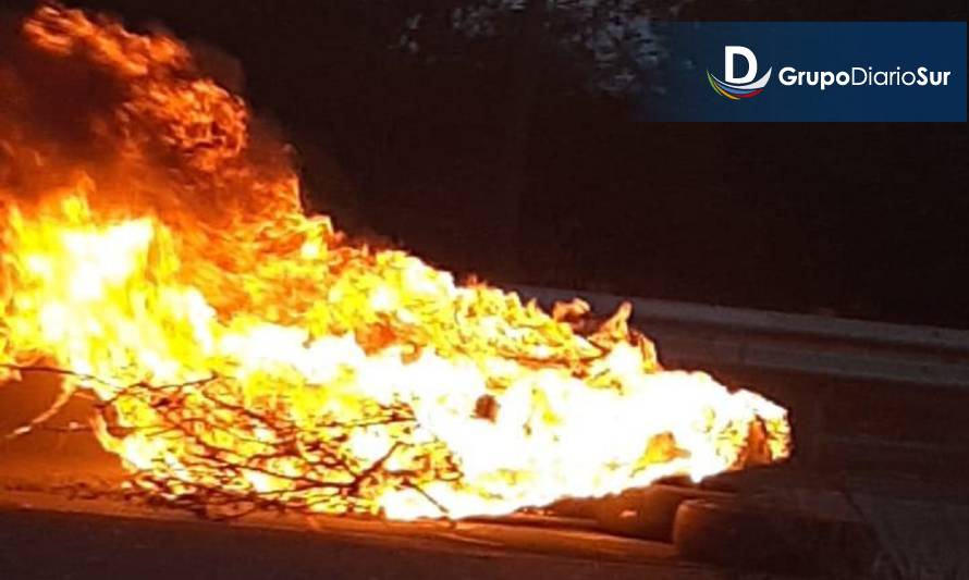 [AHORA] Barricadas bloquean carretera en Los Lagos