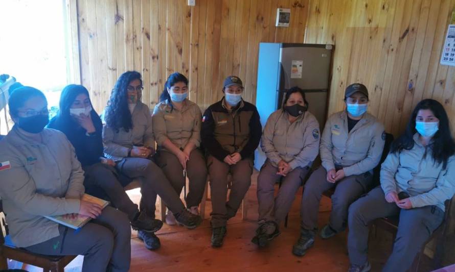 8 representantes de Los Ríos participan en 1er Encuentro de Mujeres Guardaparques