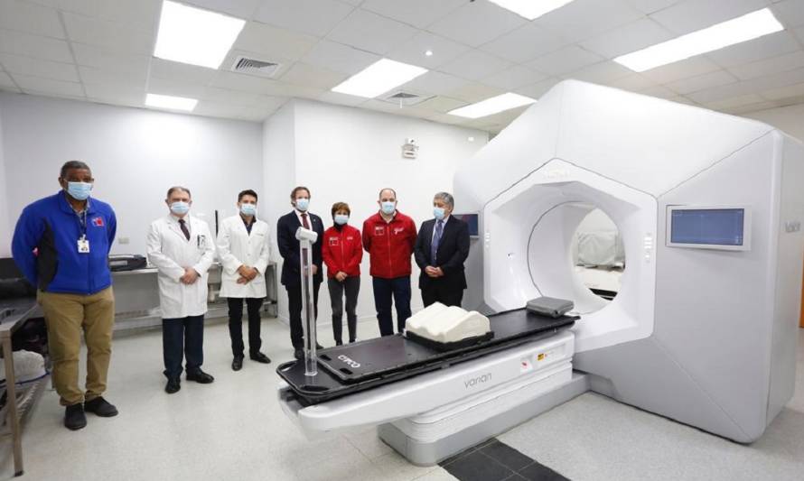 Subsecretario de Redes Asistenciales visitó instalaciones del nuevo Acelerador Lineal del Hospital Base