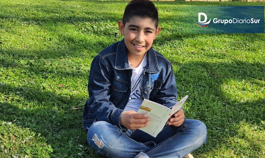 Alumno de Lago Ranco clasifica a la final del principal concurso de lectura en voz alta de Chile