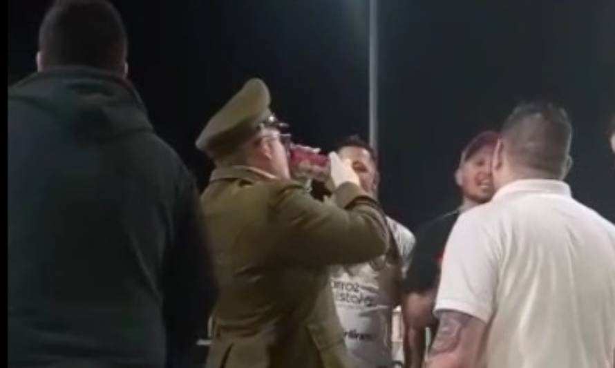 Broma de Halloween: Falso carabinero fue detenido bebiendo en Puerto Montt