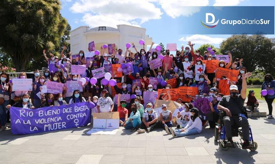 En Río Bueno conmemoran mes de la No Violencia contra las Mujeres