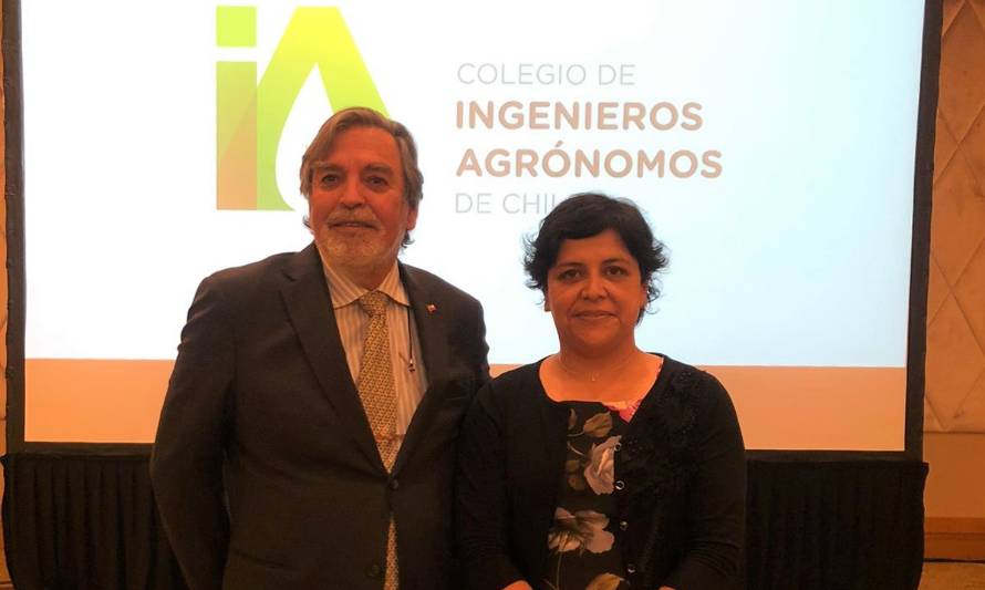 Director Nacional de INIA recibió premio del Colegio de Ingenieros Agrónomos de Chile