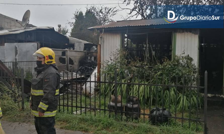Triste madrugada de año nuevo: 4 viviendas afectadas por incendio en Río Bueno