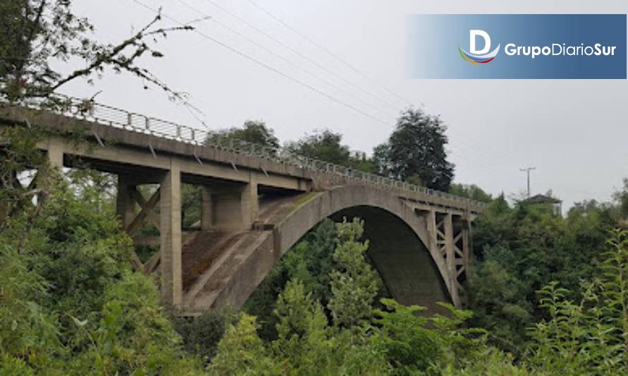 Comenzó rescate de cuerpo hallado bajo puente Chirre en Río Bueno