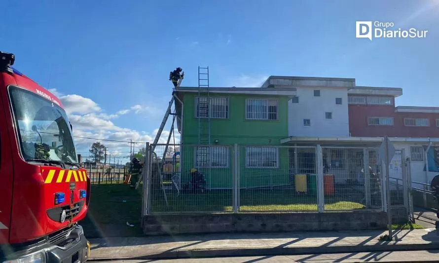 Valdivia: se reporta fuego en el techo de un jardín infantil Integra