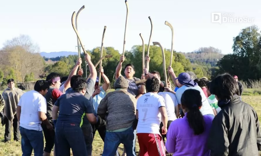 Comunidades de Panguipulli celebran We Tripantu con encuentro de palín 