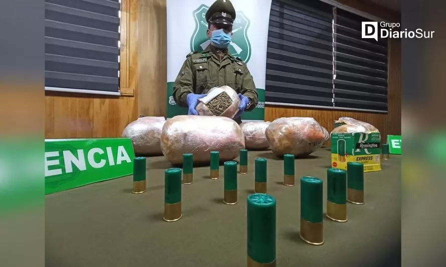 Hallan droga y municiones en misteriosa maleta "olvidada" en terminal de Valdivia