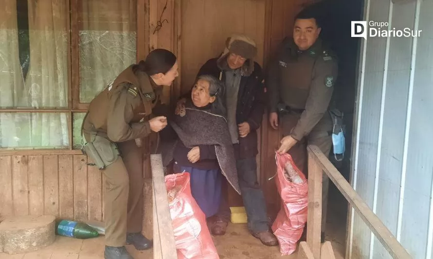 Llevan leña a mujer de 94 años de Huichahue, en Paillaco