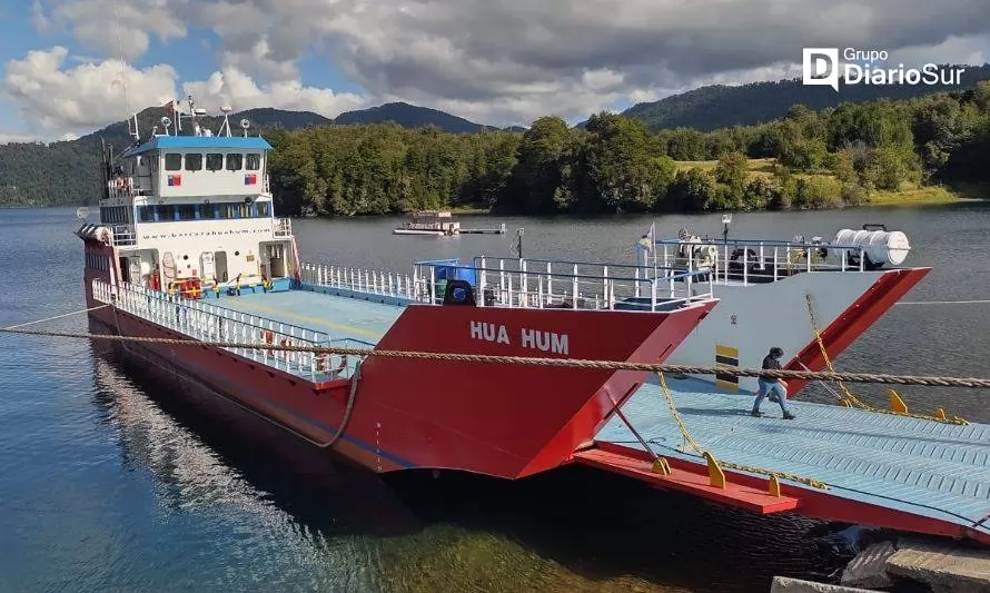 Cierran navegación en el lago Pirehueico: Treintena de vehículos no pudieron cruzar 