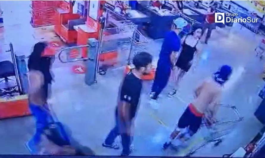 Turba agredió a guardias y trabajadoras de supermercado en Las Ánimas