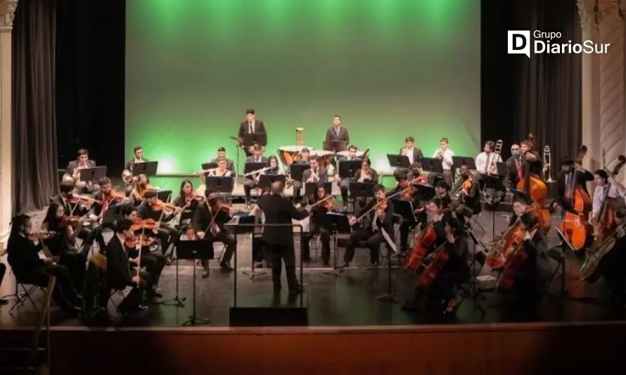 Orquesta Filarmónica de Los Ríos se presenta en el Teatro Regional Cervantes de Valdivia