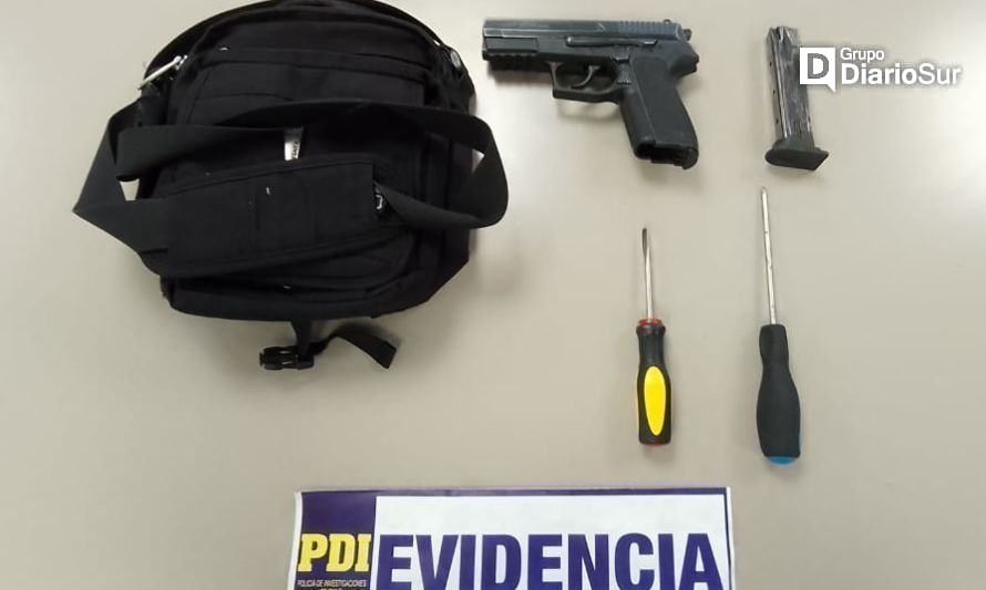 Detienen a adolescente que ingresó armado a supermercado en Valdivia