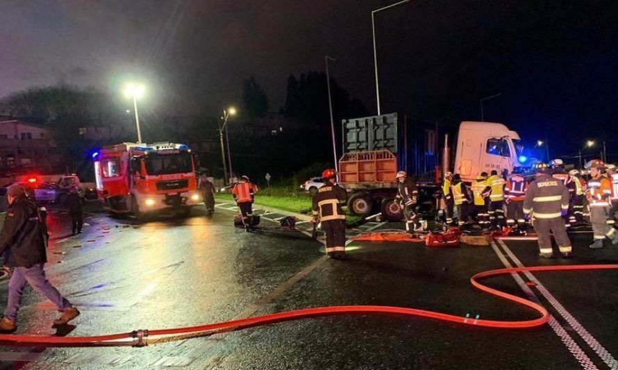 El accidente dejó con lesiones a tres personas, además del derrame de diesel en un humedal. Crédito: Cedida.