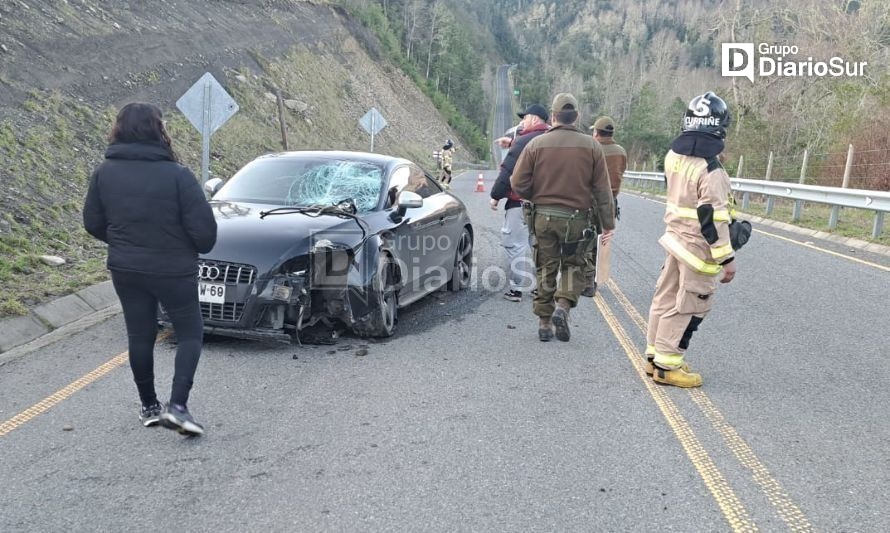 Bomberos atendieron accidente vehicular en sector Arquilhue 