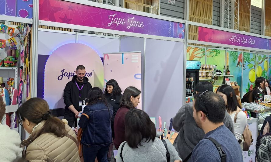 Japi Jane es furor en segundo día de Feria Sur Mujer en Valdivia