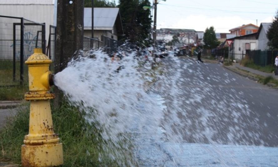 Suralis llama a denunciar el robo de agua potable y descargas ilegales en el alcantarillado 