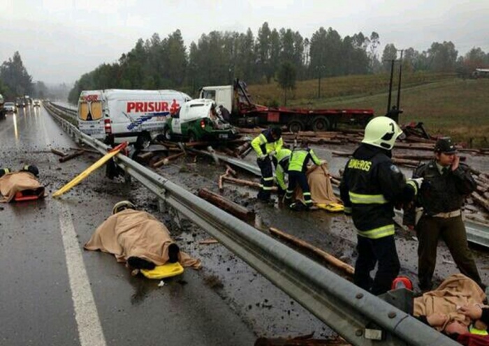 Bomberos fueron atropellados cuando atendían emergencia