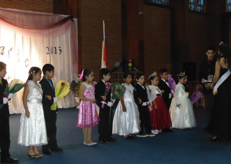 Escuela Fronteriza de Llifén celebró de gala sus 80 años