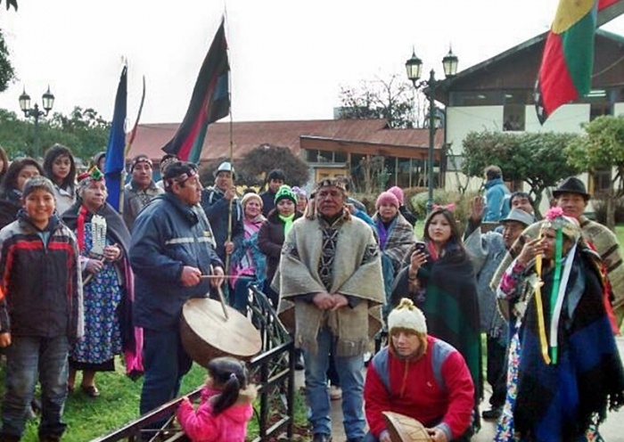 Comunidad indígena Blanco Lepin se manifestó frente a la Municipalidad de Los Lagos