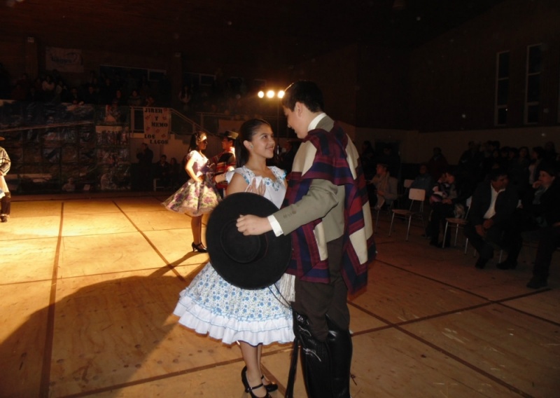 Los futroninos Natia y Carlos enfrentaron su primer regional de cueca en Río Bueno