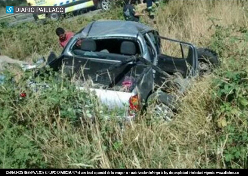 Una persona falleció tras el volcamiento de una camioneta en el sector Auquinco de la Ruta 5 Sur