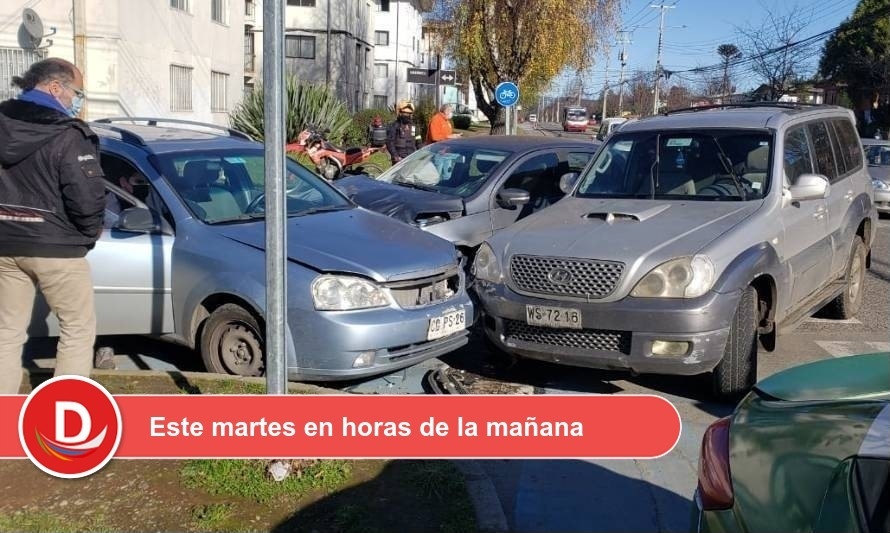 Valdivia: Reportan colisión triple en calle Haverbeck esquina Simpson 