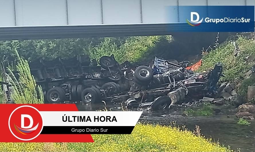 Se confirma un fallecido tras volcamiento de camión en puente Llollelhue