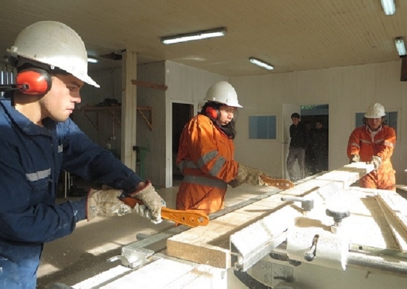 Terminaciones de Construcción, una especialidad con proyección en Liceo Rural Llifén