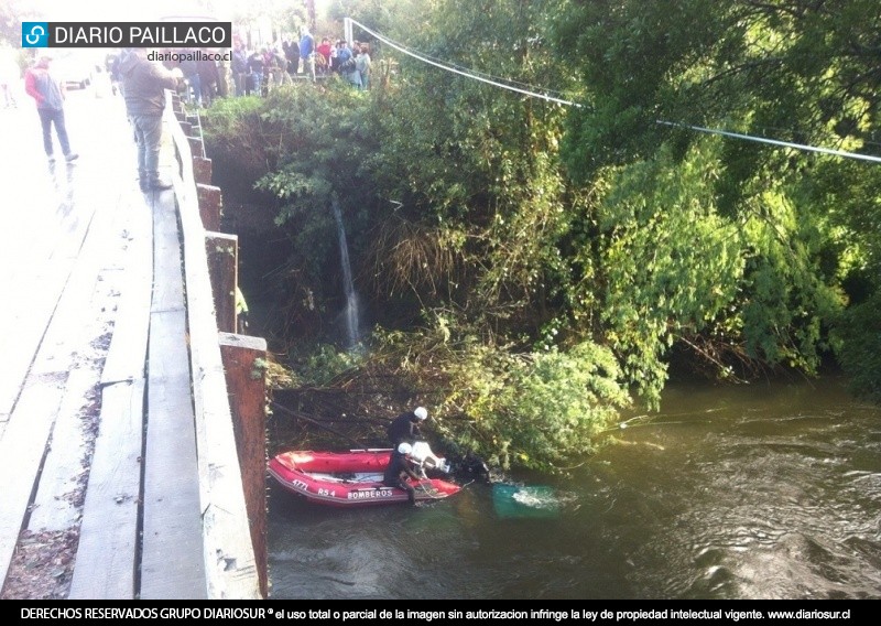 Personal especializado de Bomberos busca a posible desaparecido en río Collilelfu