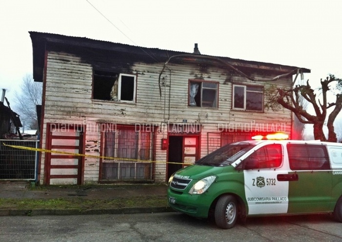 Labocar de Carabineros investiga causas de incendio en calle Argentina de Los Lagos