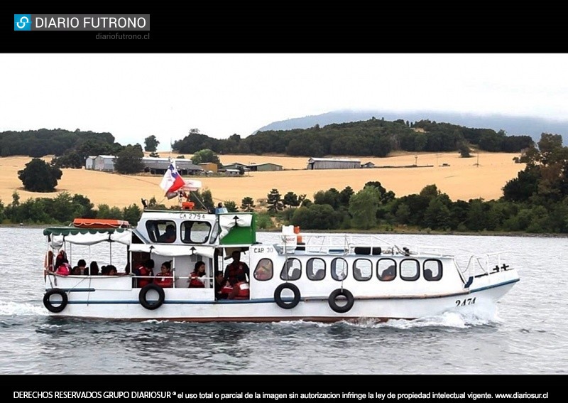 Lancha de pasajeros quedó a la deriva por falta de combustible en el lago Ranco