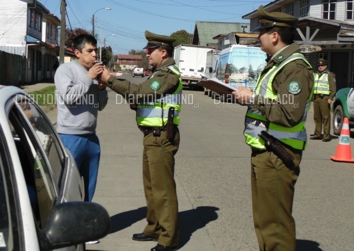 ¡Atención conductores! Carabineros de Paillaco inauguró su primera máquina de alcotest