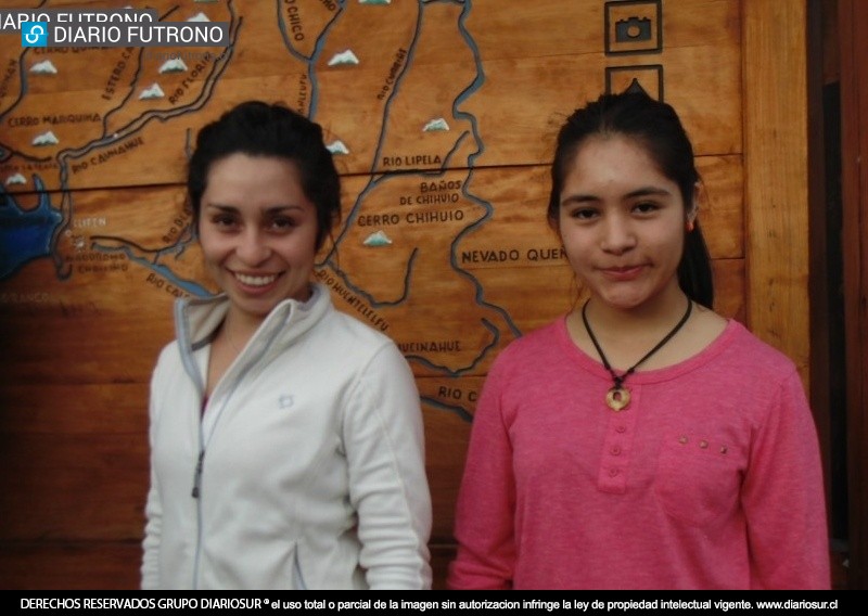 Bárbara y Marcela compiten por la corona de Reina de la  "Semana Llifenina"