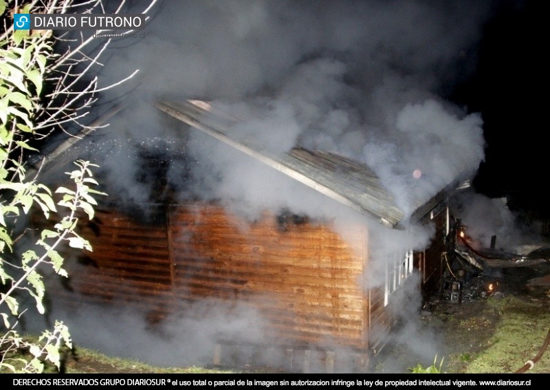 Incendio consumió vivienda en fundo Casa Silva