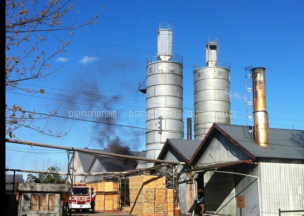 Principio de incendio afectó a instalaciones de empresa Temsa en Los Lagos