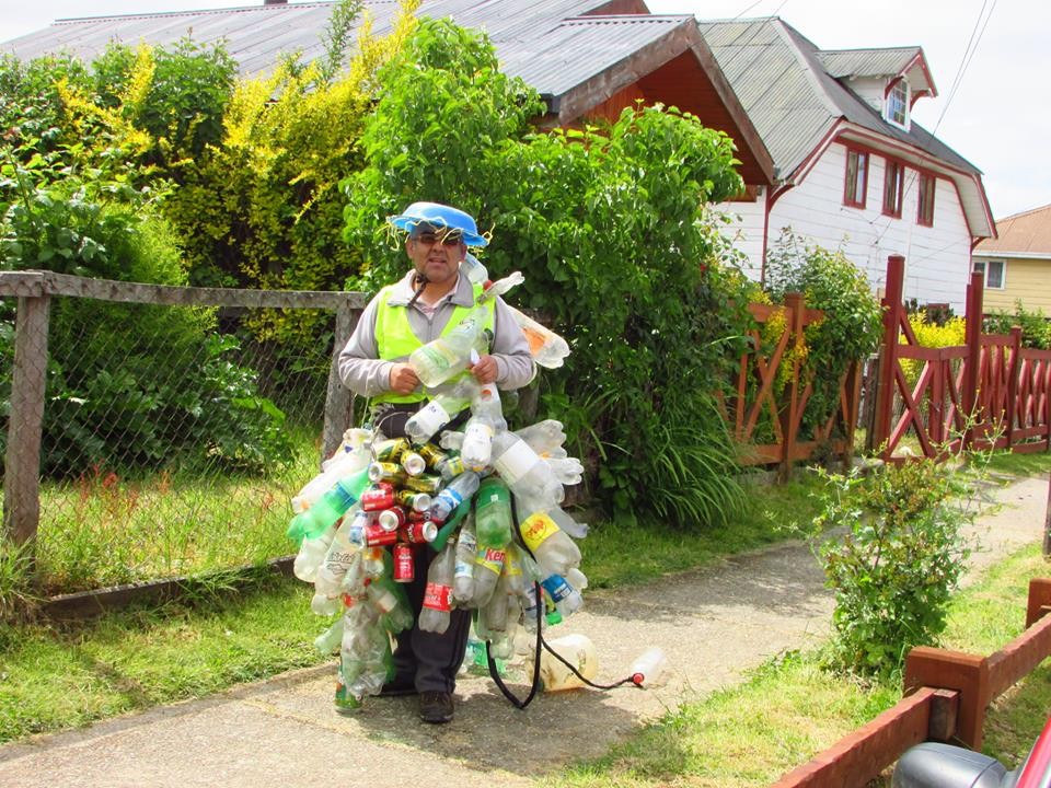 A tomar conciencia: Profesor futronino recorrió 15 kilómetros recogiendo plástico