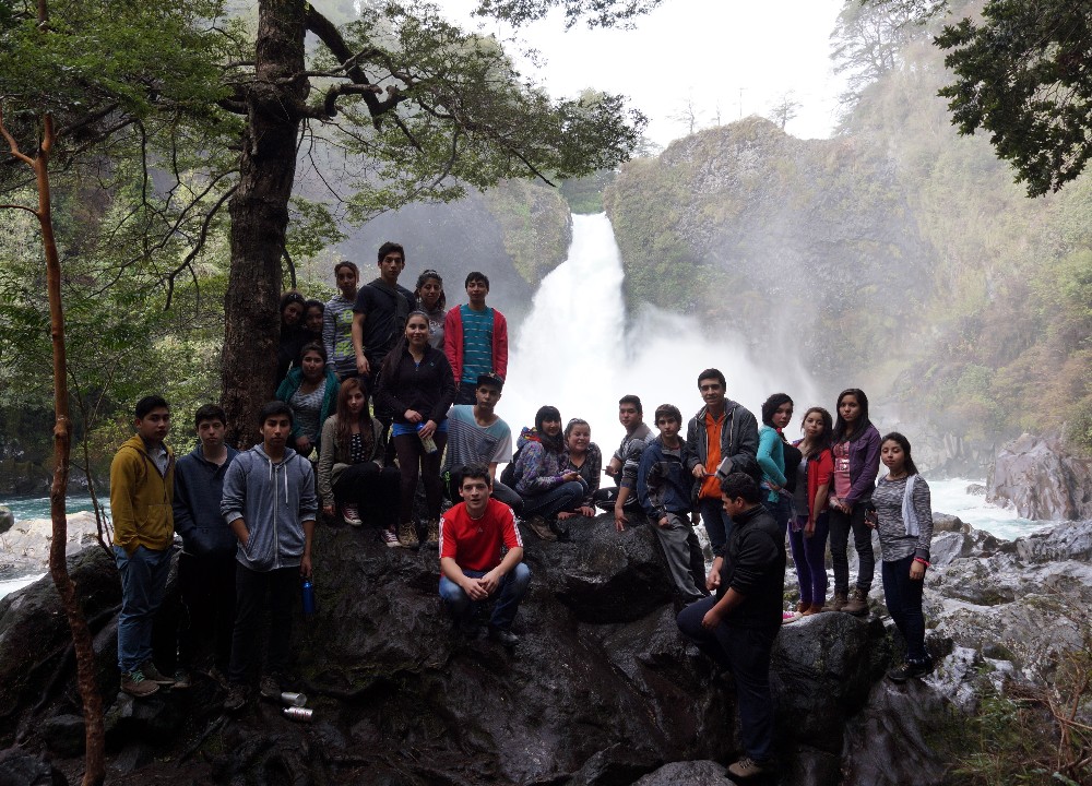 Estudiantes de Llifén viven experiencia inolvidable en la Reserva Biológica Huilo Huilo 